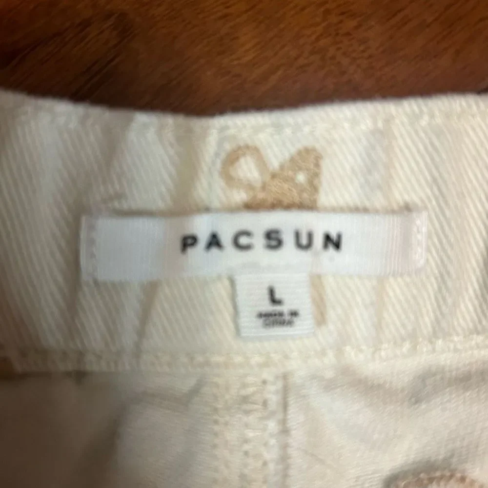 PacSun large cream and tan mushroom print shorts‎